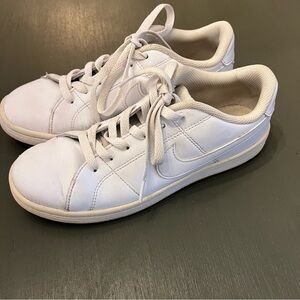 Nike women’s White Leather Low Profile Sneakers
